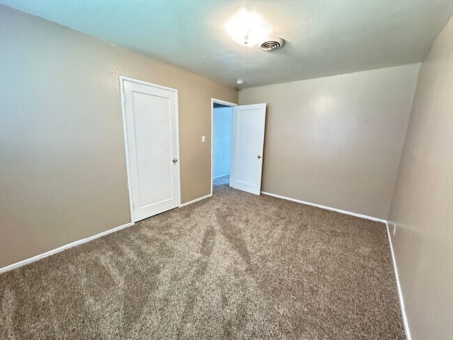 Building Photo - 3 bed / 1 ba house - E. Marysville
