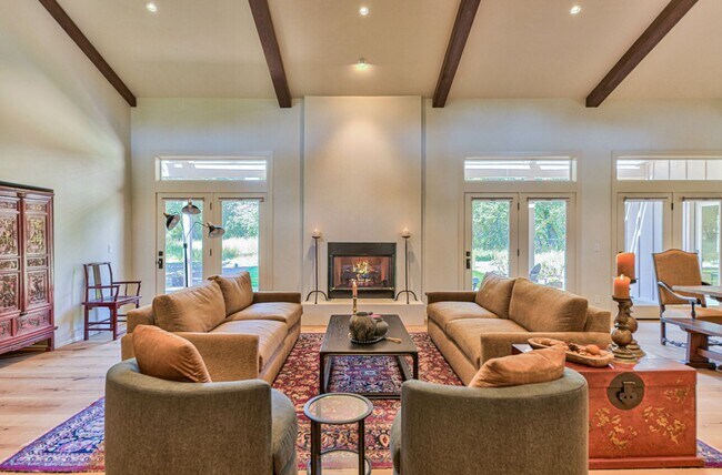 Building Photo - Luxury Living in Corral de Tierra!