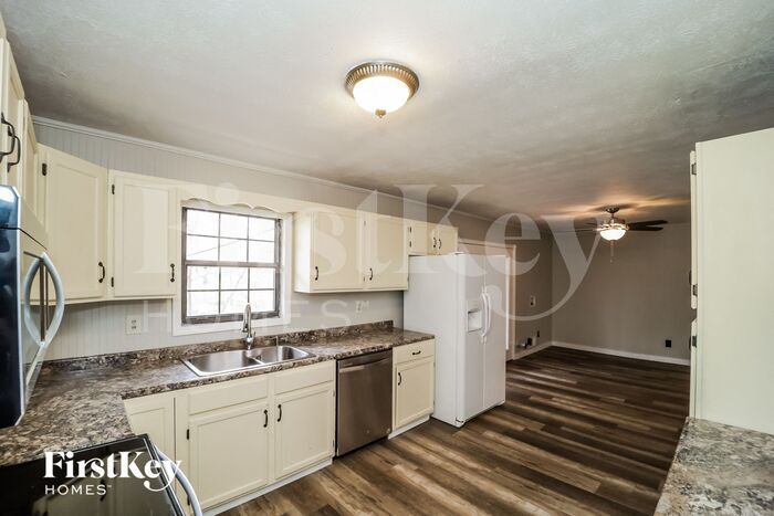Building Photo - 2625 Sherwood Dr