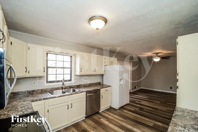 Building Photo - 2625 Sherwood Dr
