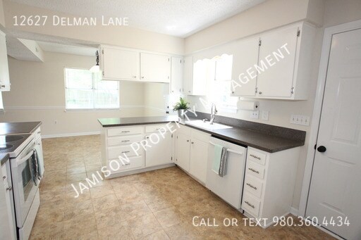 Building Photo - 12627 Delman Ln