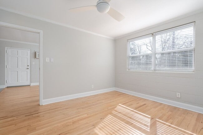 Building Photo - 230 S Park Dr