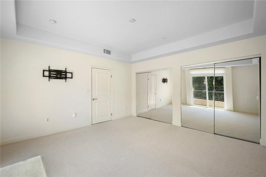 Building Photo - 11323 Huston St