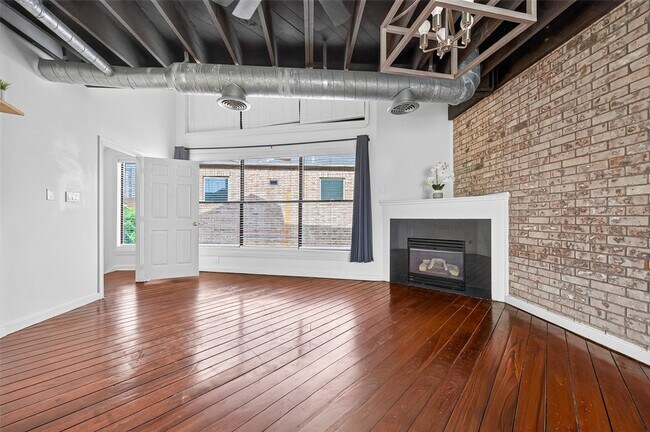Building Photo - 708 W Clay St