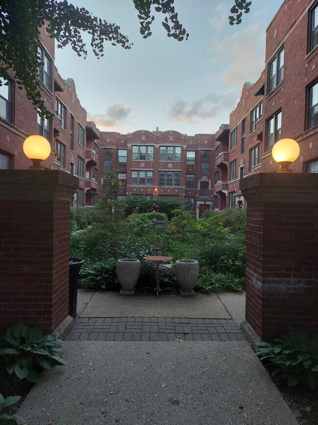 Building Photo - 1134 W Pratt Blvd