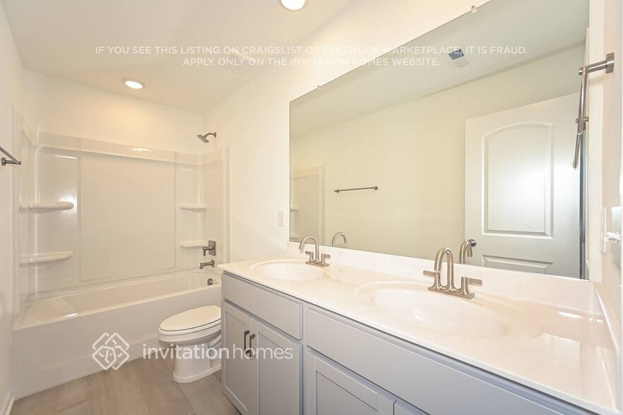 Building Photo - 271 W Millbrook Dr