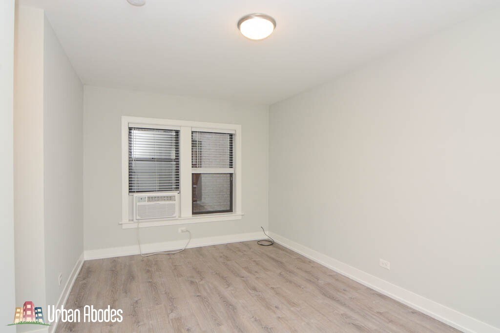 Building Photo - 711 W Brompton Ave