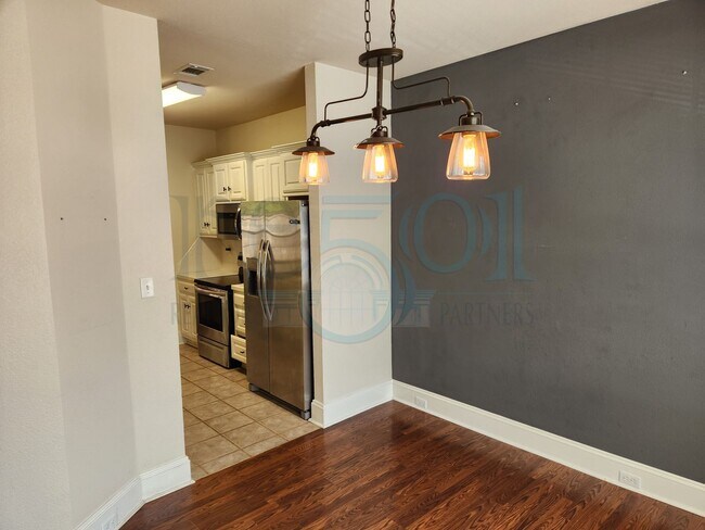 Building Photo - *Coming Available in October* Pride of ownership shines in this convenient Midtown, 2 BR & 2.5 BA...