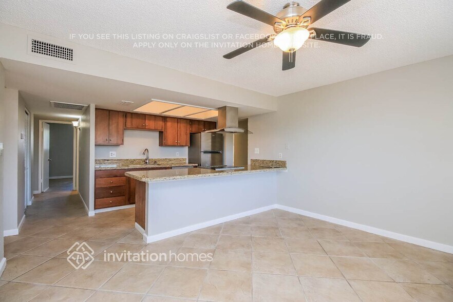 Building Photo - 2124 W Del Oro Cir