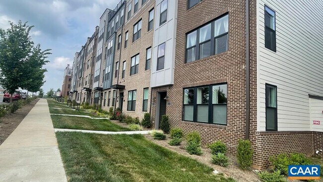 Building Photo - 608 Noush Ct