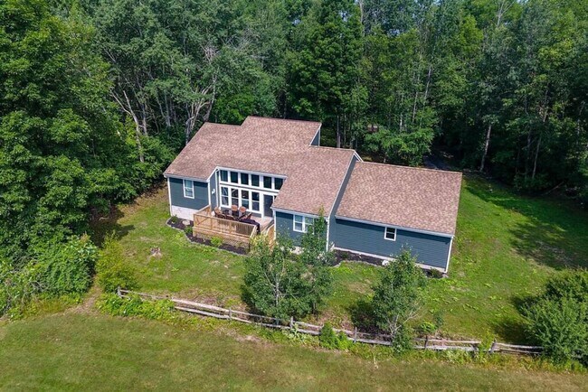 Building Photo - **Furnished Winter Rental** 3 Bed, 2 Bath Home on Wellesley Island