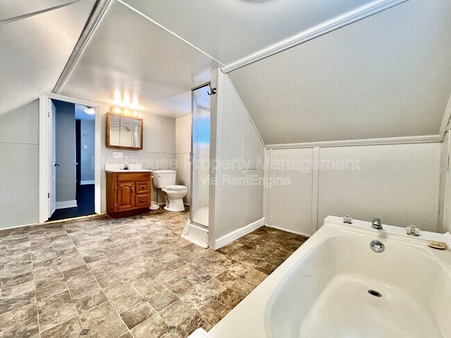 Building Photo - 429 Carrier St NE