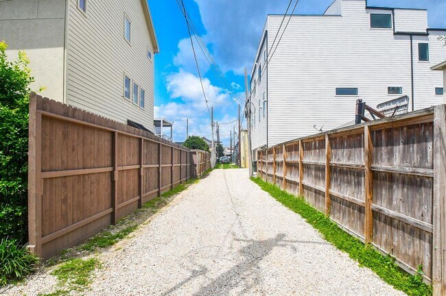 Building Photo - 4709 Gibson St