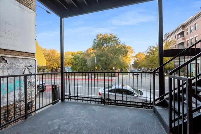 Building Photo - 1313 W Chicago Ave