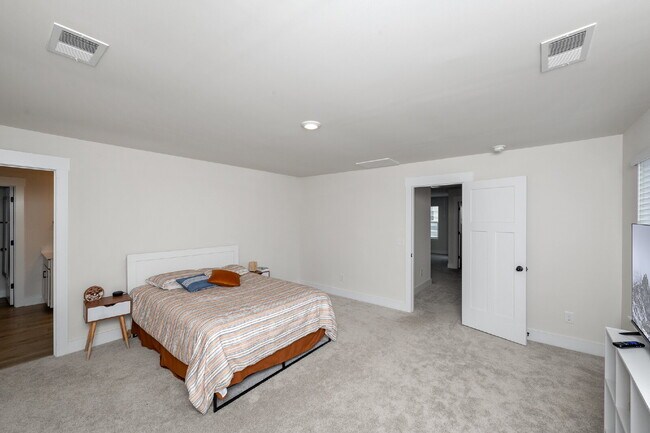 Building Photo - Stylish 3BR/2.5BA Craftsman Home with Loft...