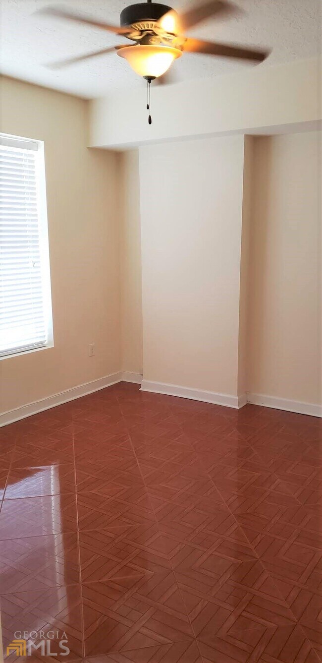 Building Photo - 1101 Juniper St NE