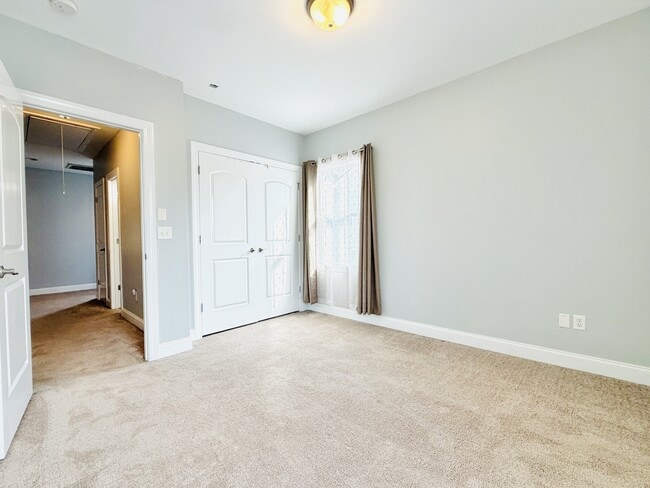 Building Photo - 33 Golden Spur Ln