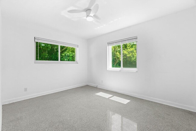 Building Photo - 809 S Atlantic Dr