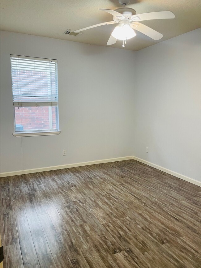 Building Photo - 20910 Medallion Pointe Dr