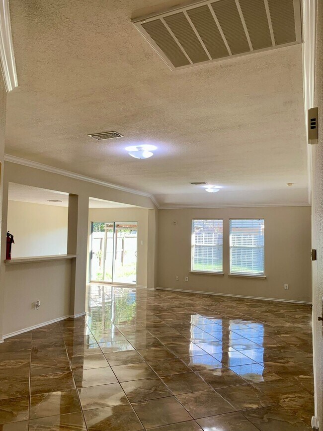 Building Photo - 6019 Fallmont Dr