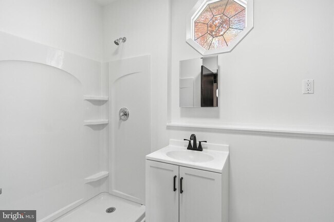 Building Photo - 218 Holly Ave