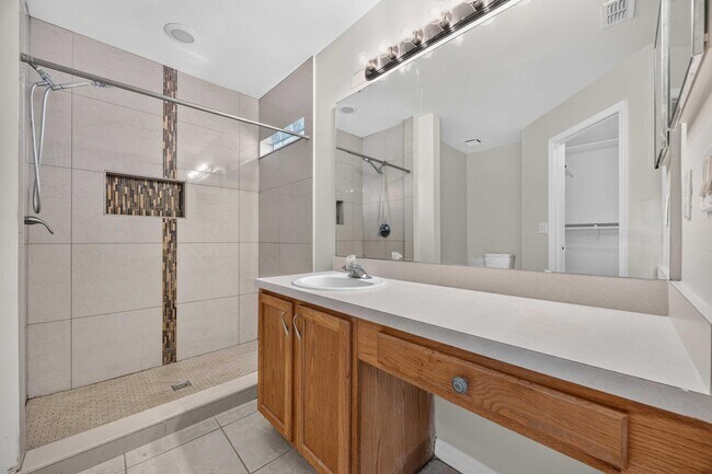 Building Photo - 2364 Paulette Dr