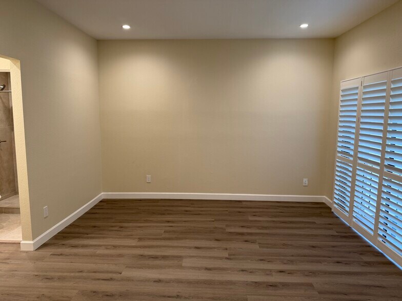 Specious master bedroom - 22271 Erwin St
