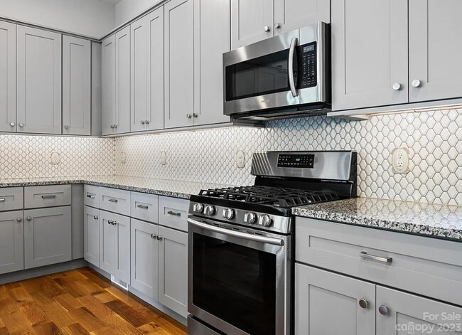 Building Photo - Lovely Asheville Rental!