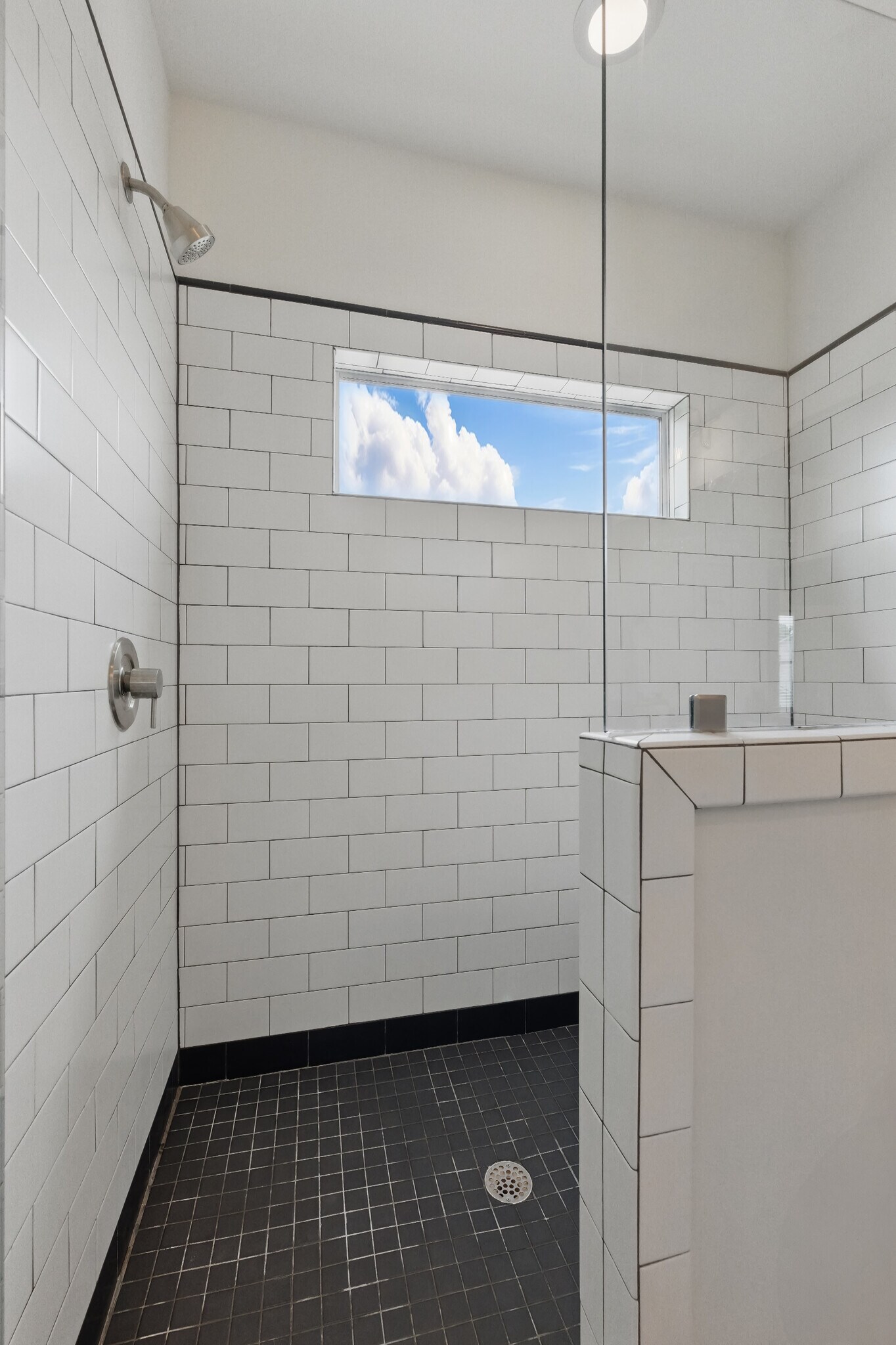 Building Photo - 2710 Halcyon Dr