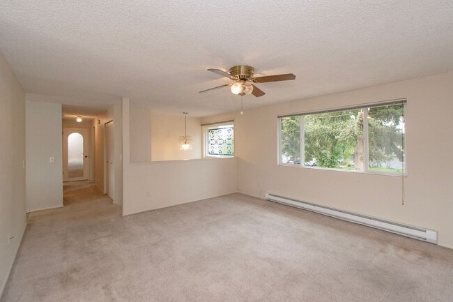 Building Photo - Large Home on Large Lot in Sequim