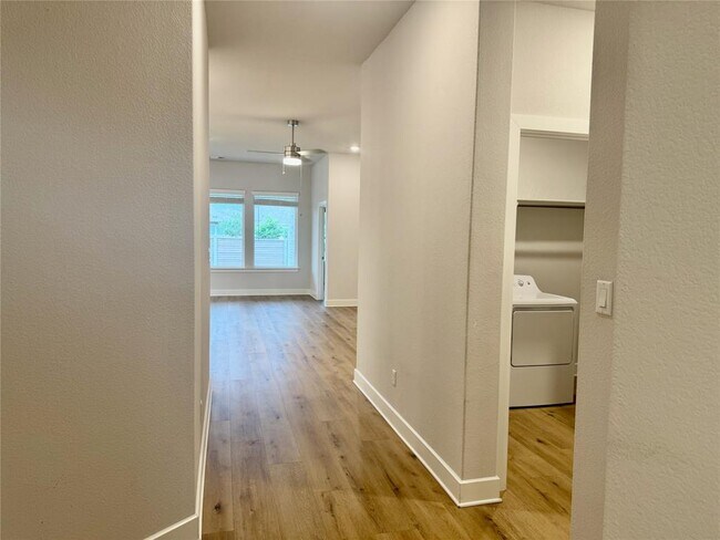 Building Photo - 509 Three Feathers Ct