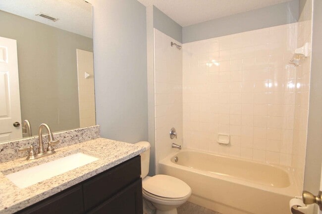 Building Photo - Renovated 4/2 Pool home in a cul-de-sac