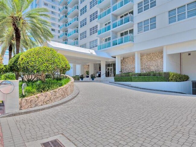 Building Photo - 6917 Collins Ave