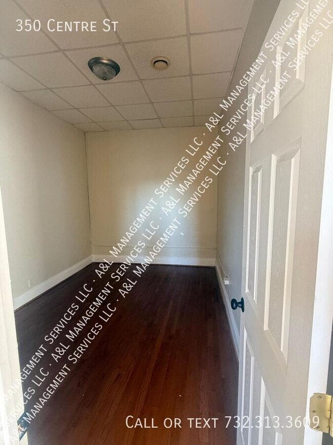 Building Photo - 350 Centre St