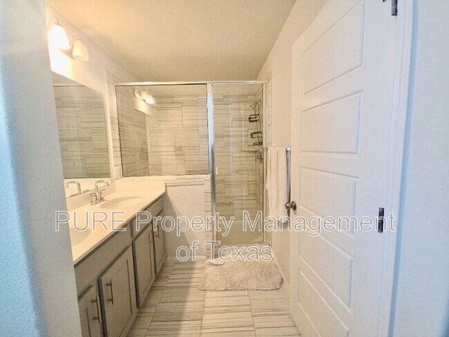 Building Photo - 10400 Alemoor Dr