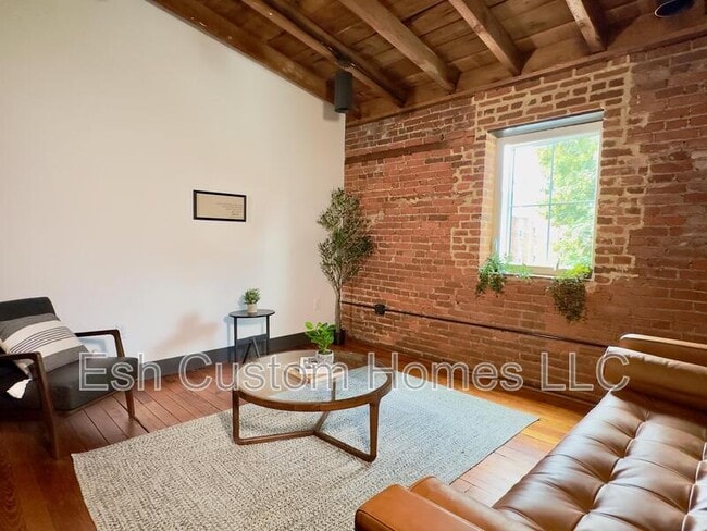 Building Photo - 437 W Grant St