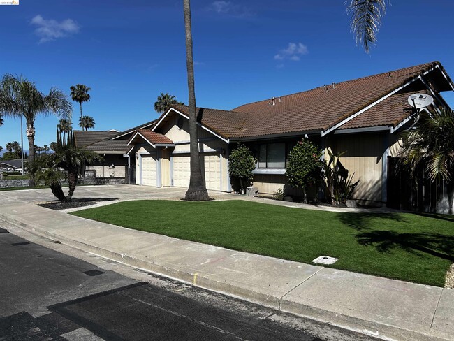 Building Photo - 5593 Drakes Dr