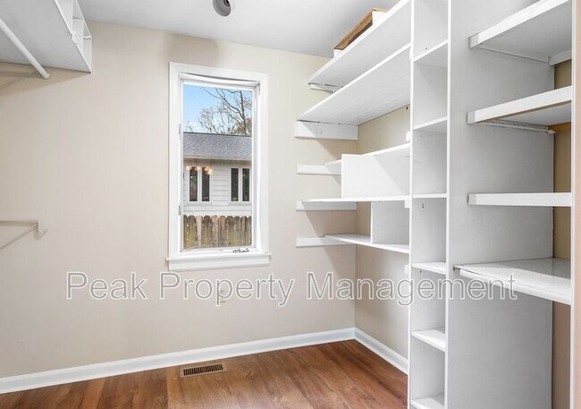 Building Photo - 3212 Vinton St