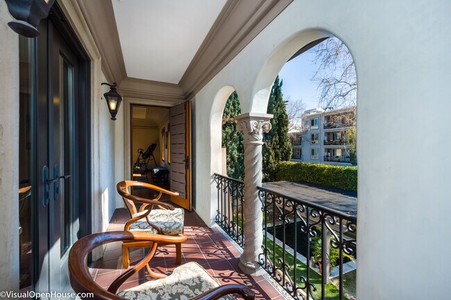 Building Photo - 11159 La Maida St