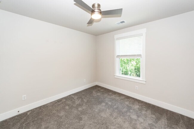 Building Photo - 7722 Park Gate Dr