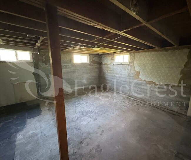 Building Photo - Three Bedroom, Two Bathroom House with Fenced Yard and Outdoor Fireplace