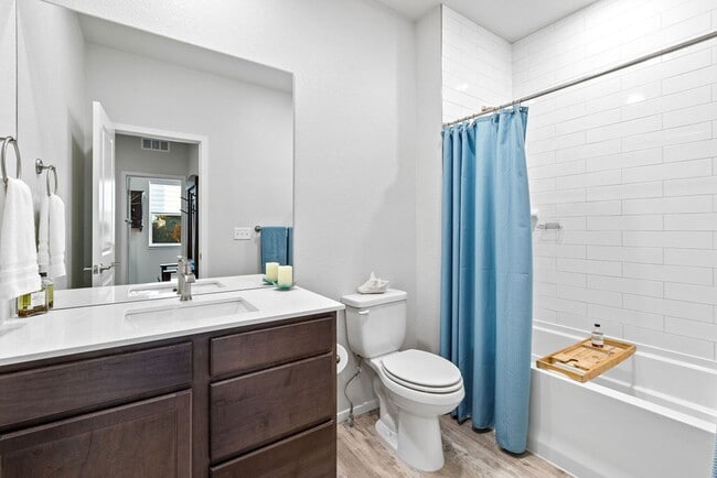 Building Photo - 4 Bedroom, 3 Bathroom 2.8 miles from Old T...