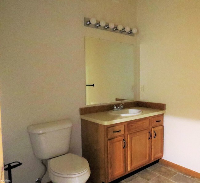 Building Photo - 2 br, 1 bath Apartment - River View Place