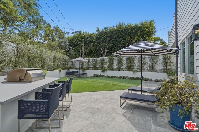 Building Photo - 530 Arbramar Ave