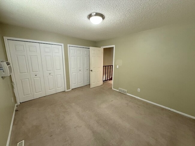 Building Photo - Views of Horsetooth!