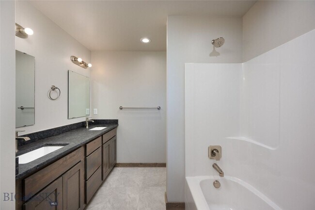 Building Photo - 2009 Ross Wy