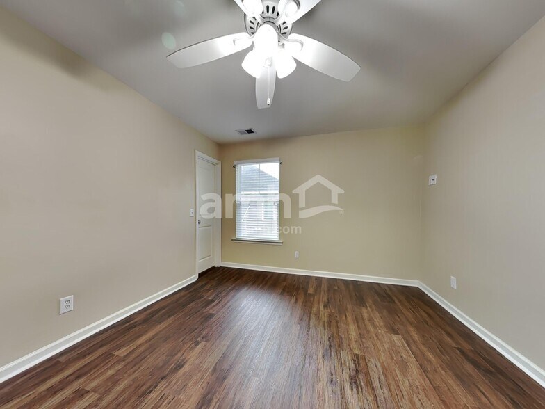 Building Photo - 498 Stonebridge Cir