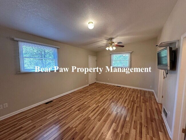 Building Photo - Great Home off Upper Bear Creek!