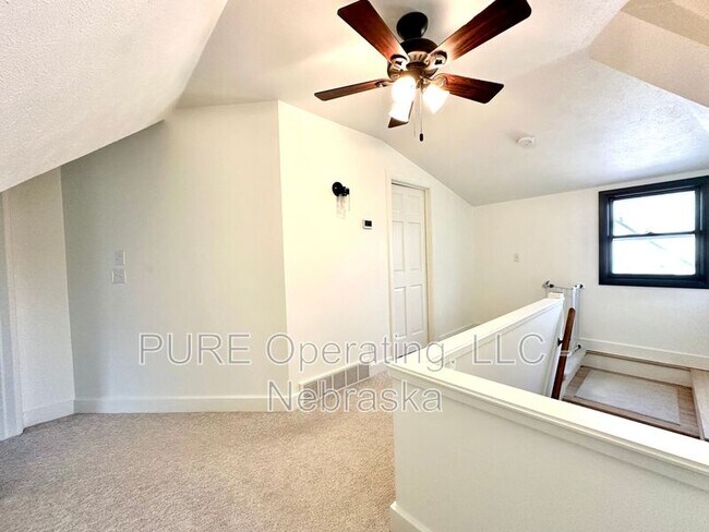 Building Photo - 4928 Happy Hollow Blvd