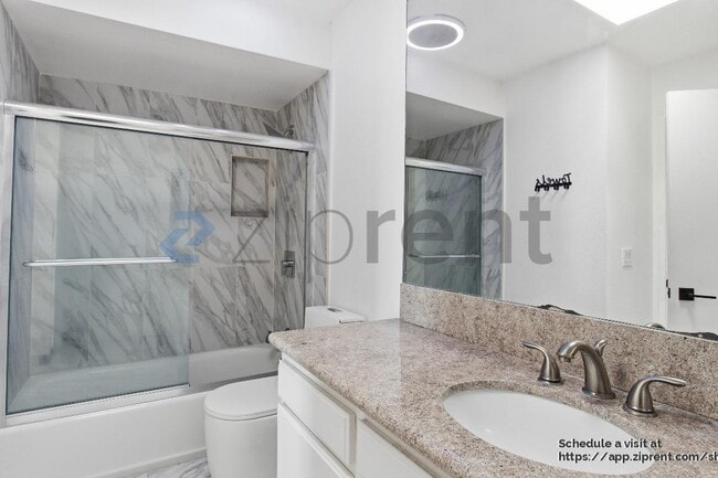 Building Photo - 4295 Vía Arbolada